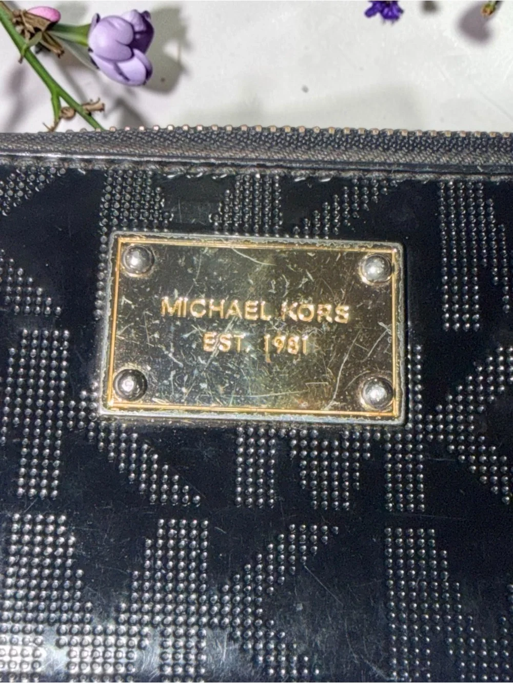 MICHAEL KORS BLACK PATENT MONOGRAM ZIP AROUND WALLET GOLD TONE